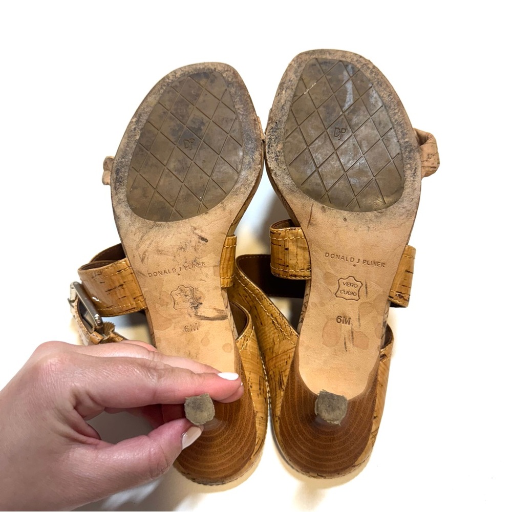 Donald J. Pliner Patent Leather Cork Slip On Kitten Heel Sandals Neutral Size 6 - Picture 6 of 10